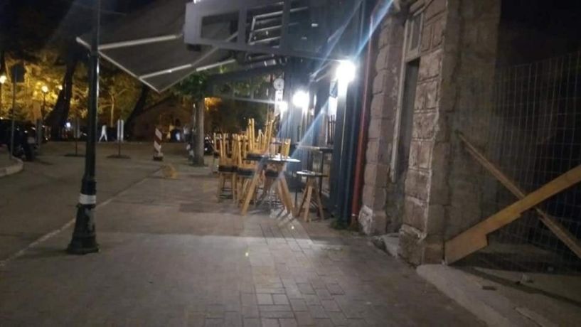 Βίντεο και φωτογραφίες από τη Νάουσα Σάββατο βράδυ. Στις 12 τα μεσάνυχτα έκλεισαν όλα τα καταστήματα εστίασης και καφέ