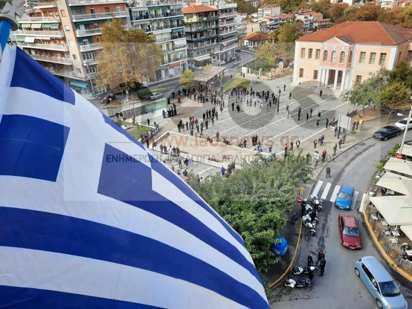 Βέροια: Η σημαία ψηλά στην Πλατεία Ωρολογίου