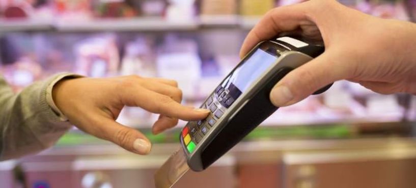 Η αύξηση στις e-αποδείξεις απομακρύνει το αφορολόγητο από τα χαμηλά εισοδήματα