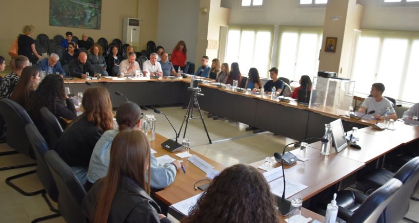 Με επιτυχία πραγματοποιήθηκε το 1ο Δημοτικό Συμβούλιο Εφήβων Δήμου Ηρωικής Πόλεως Νάουσας