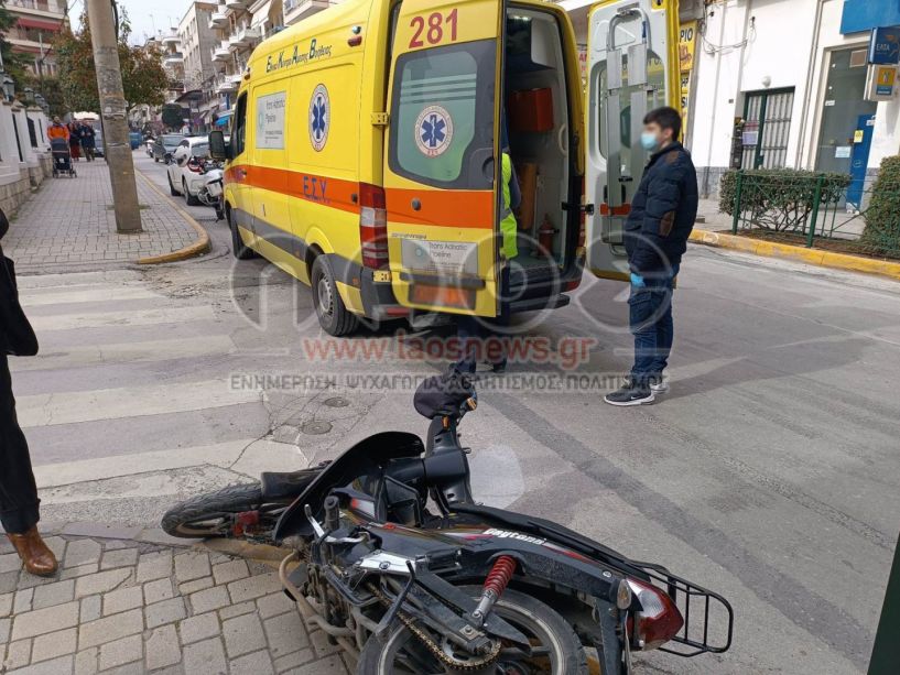 Σύγκρουση Ι.Χ. με μηχανάκι στην Μητροπόλεως!