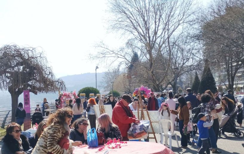 Η Βέροια καλωσόρισε την  Άνοιξη και τις «Ανθισμένες Ροδακινιές», στο πάρκο των Αγίων Αναργύρων