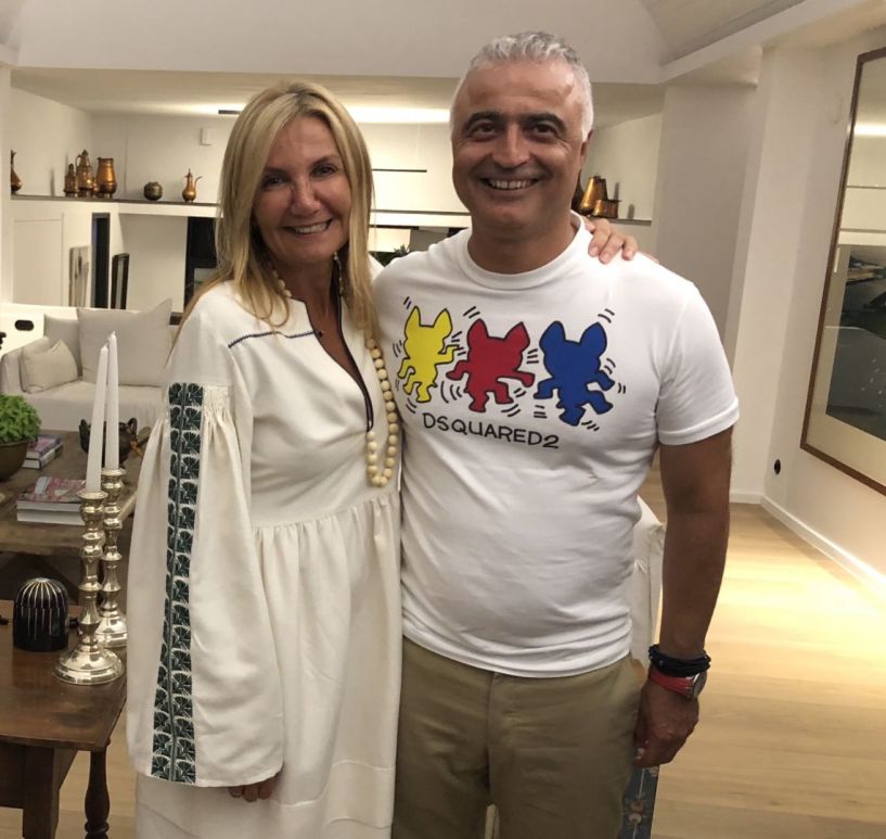 Στο δείπνο του Κυριάκου και της Μαρέβα, στην Κρήτη, ο Λάζαρος Τσαβδαρίδης