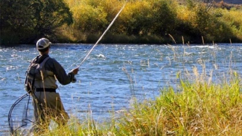 Αυστηρά πρόστιμα σε όσους ψαρεύουν πέστροφα στην εποχή της απαγόρευσης