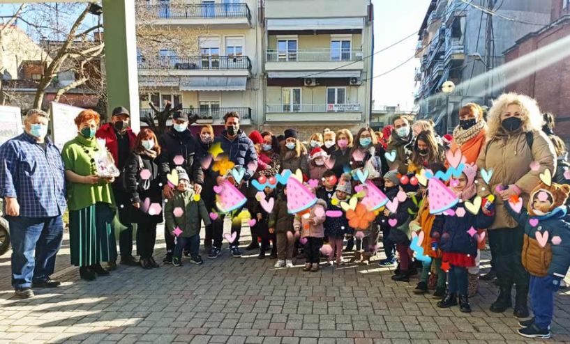 Χριστουγεννιάτικα κάλαντα στην δημοτική αρχή Νάουσας από παιδιά του 1ο Παιδικού Σταθμού και μαθητές του Λαππείου - 1ου Γυμνασίου Νάουσας