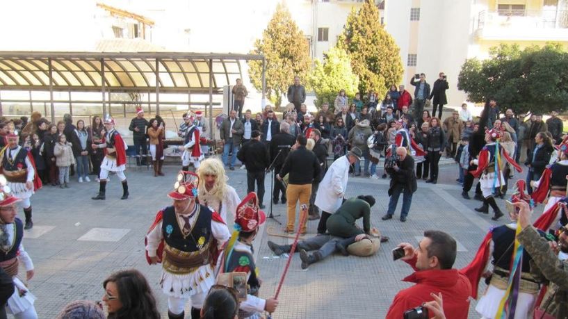 Το σατυρικό δρώμενο των Μωμόγερων ξεσήκωσε τη Βέροια   