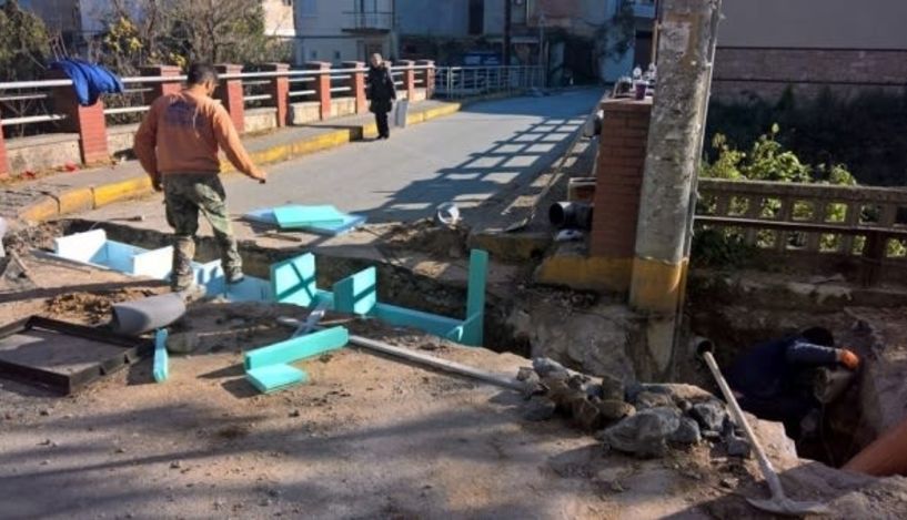 Νέα φρεάτια στη γέφυρα στα Μπατάνια