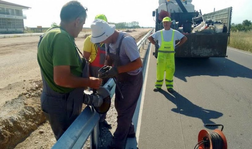 Στηθαία ασφαλείας στις παρακαμπτήριες του έργου Πατρίδα-Νάουσα