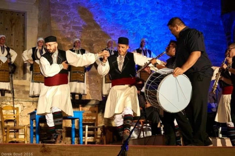 Ο όμιλος ΄Αράπιτσα΄ στη Σητεία της Κρήτης