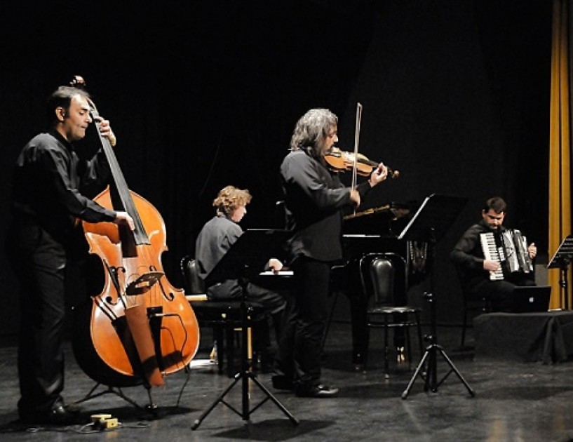 Στα ΄Ερια΄ το secret concert με Plaza Ensemble και Χατζημανώλη