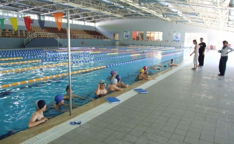 Ανοίγουν για το κοινό δημοτικό κολυμβητήριο και γήπεδο στην Νάουσα 