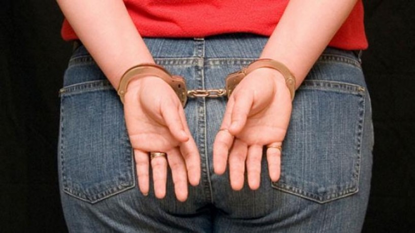 Σύλληψη 31χρονης στη Βέροια για κλοπή και παραβάσεις του ΚΟΚ