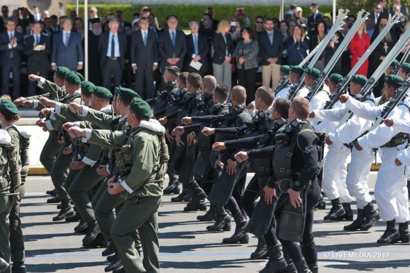 Πρίγκηπας Κάρολος αντί προέδρου Πούτιν στην παρέλαση της 25ης Μαρτίου