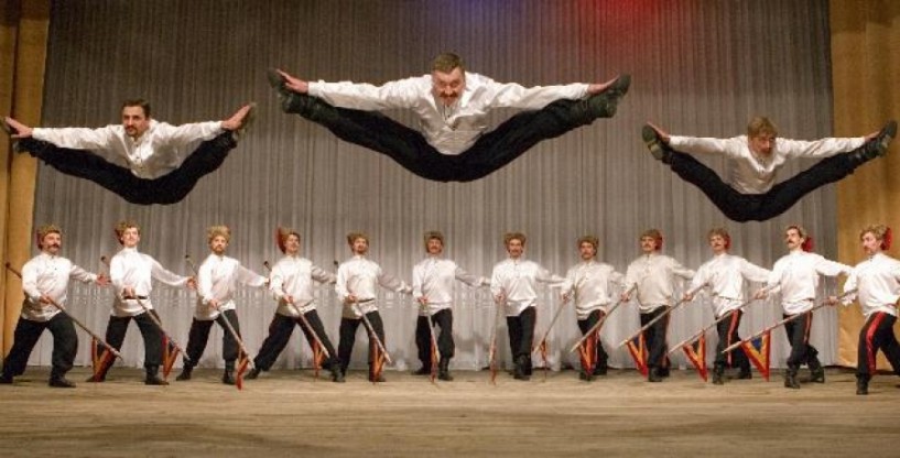 Στις 9.15… οι πτήσεις των Κοζάκων χορευτών από τη Ρωσία στον Χώρο Τεχνών