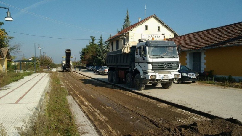 Σύντομα ολοκληρώνεται το έργο ανάπλασης και φωτισμού στον σιδηροδρομικό σταθμό της Νάουσας