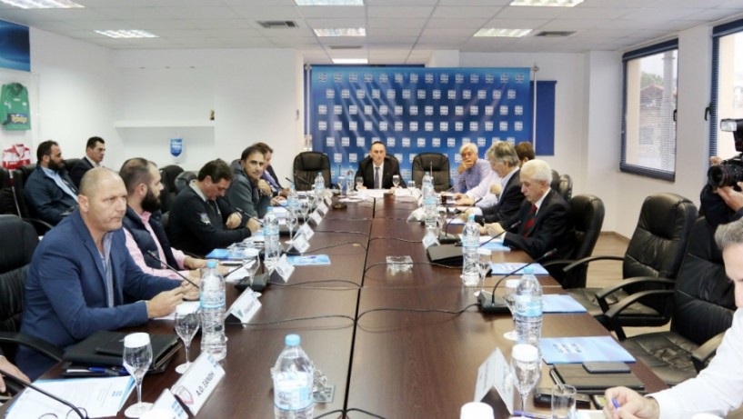 Super League: «Δεν αποτελεί λύση η αναστολή του πρωταθλήματος»