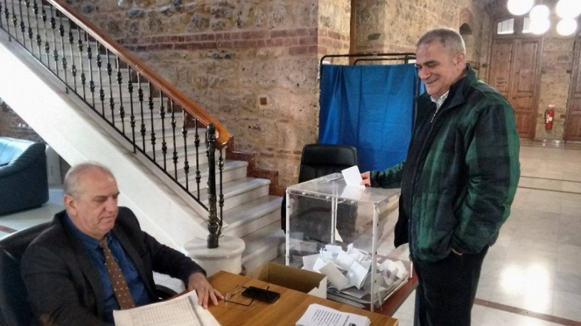 Ξεπέρασαν τους 500 οι ψηφοφόροι στις εκλογές για τη νομαρχιακή του ΠΑΣΟΚ