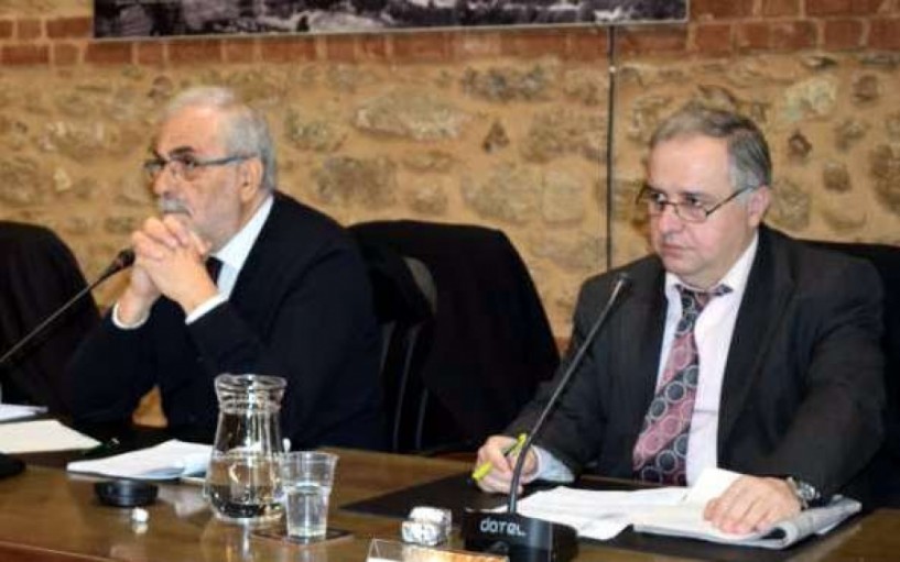 Ο γραμματέας και η... ξεθωριασμένη γάτα