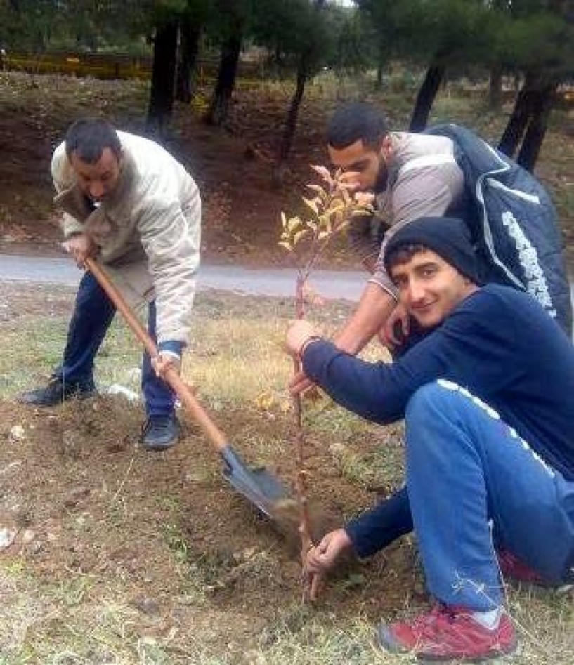 Το παράπονο του 14χρονου πρόσφυγα στην Αγία Βαρβάρα: Αν είχαμε χρήματα, θα μας δέχονταν όλοι με ανοικτές αγκάλες