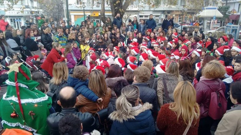 Γιορτινό χρώμα από τα ξωτικά των φίλων του καρναβαλιού Νάουσας