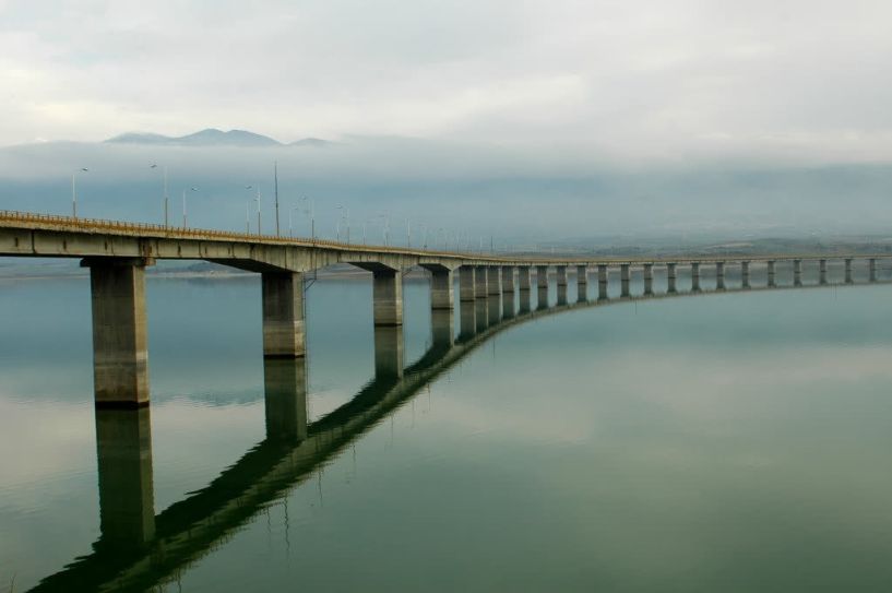 Αυτοκτόνησε πηδώντας  από τη γέφυρα Σερβίων στη λίμνη Πολυφύτου
