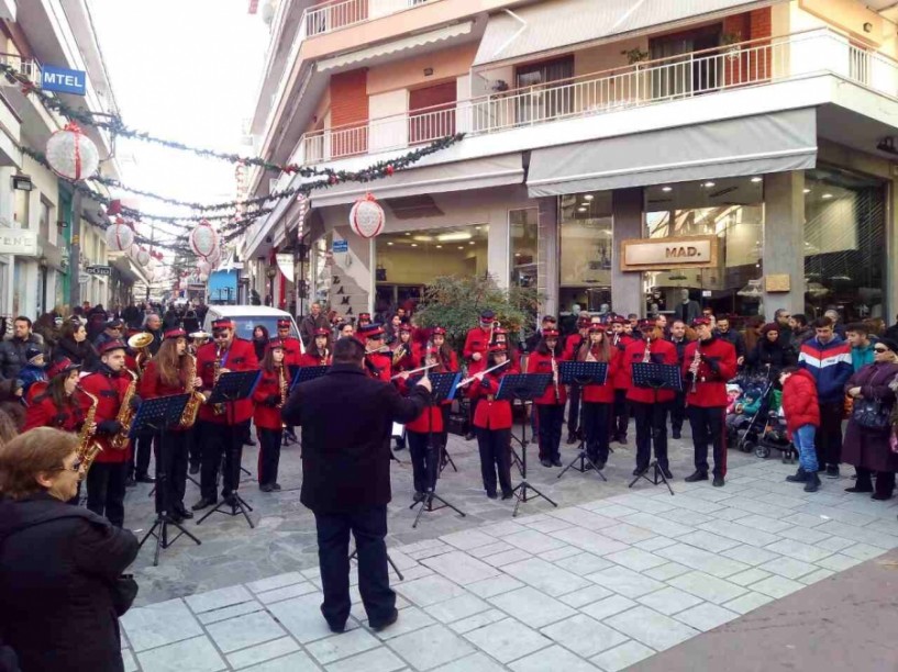 Η Φιλαρμονική Βέροιας στον Εμπορικό πεζόδρομο. Φωτογραφίες - Βίντεο