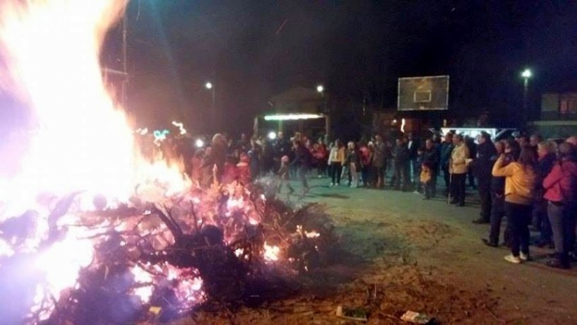 Στην Αγία Μαρίνα αναβίωσε και φέτος το έθιμο ΄Κόλιντα Μπάμπω΄