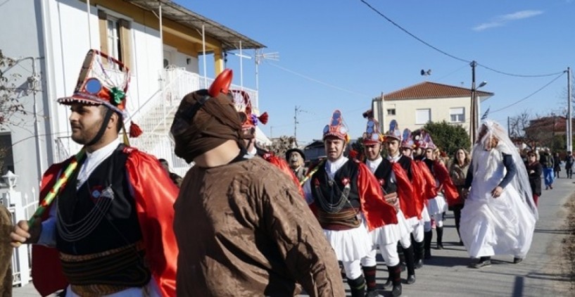 Οι Μωμόγεροι βγήκαν στον Σταυρό