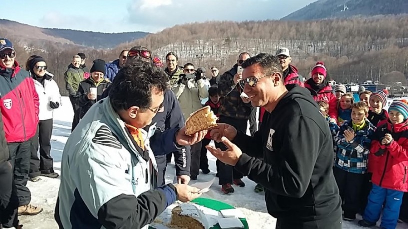 Όλη η αθλητική οικογένεια του ΕΟΣ στην κοπή της βασιλόπιτας