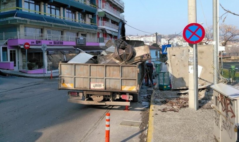 ΄Ξηλώθηκε΄ το περίπτερο στη Βερόης