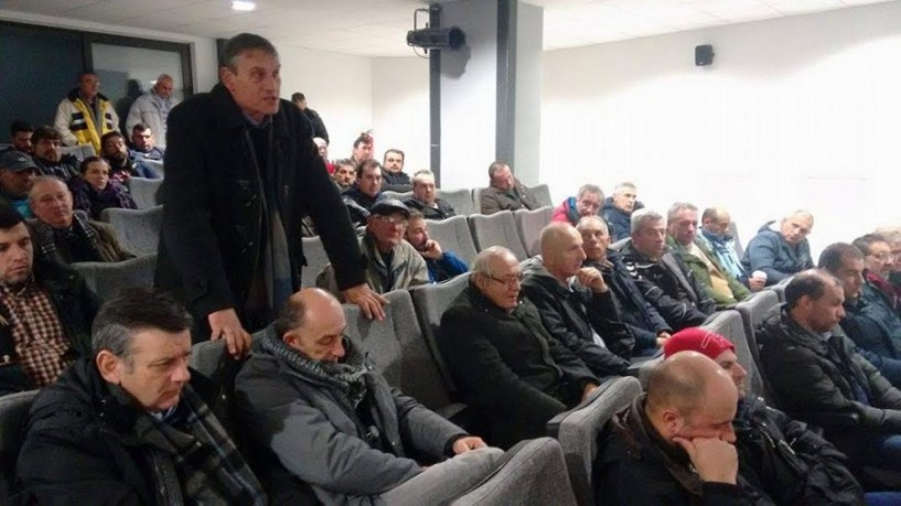 Άστραψε και βρόντηξε ο Κώστας Ταμπακιάρης στη συνέλευση του ενιαίου συλλόγου αγροτών: Συμμετοχή, αλλιώς καταστρεφόμαστε!