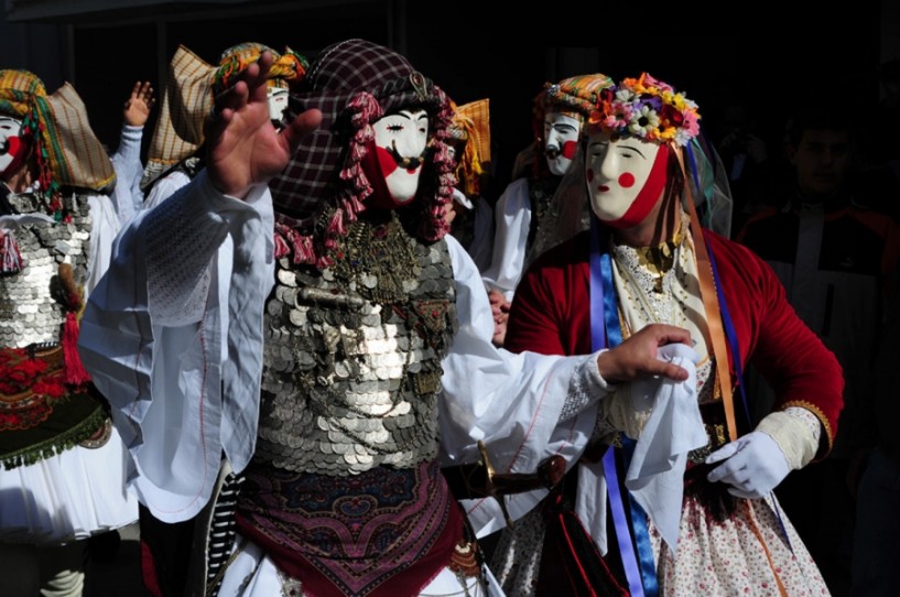 Με έμφαση στη μοναδικότητα του δρώμενου της Μπούλας το πρόγραμμα της αποκριάς στη Νάουσα