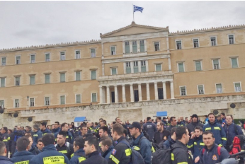 Πυροσβέστες: Παράταση θητείας για 3 χρόνια και στο βάθος μονιμοποίηση