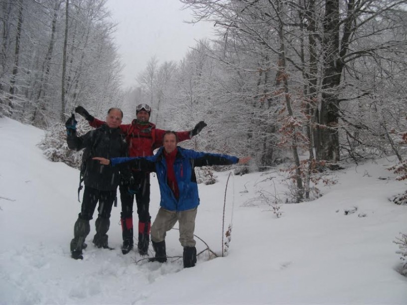 Πορεία στο χιόνι στην κορυφή Στουρνάρι του Βερμίου από τους ορειβάτες Βέροιας