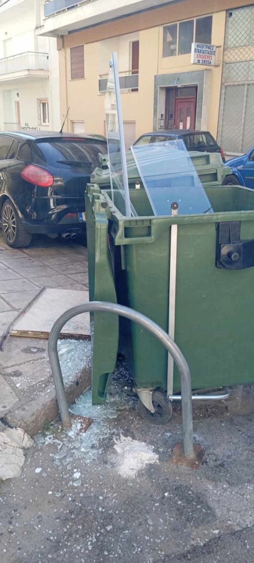 Η υπηρεσία καθαριότητας του δήμου Βέροιας υπενθυμίζει για  τα βαρέα και εύθραυστα απορρίμματα