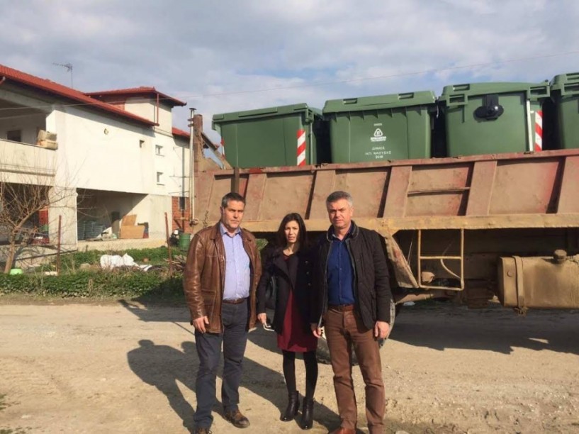 Μπήκαν 600 νέοι κάδοι απορριμμάτων στα χωριά του κάμπου της Νάουσας. Το Πάσχα στην πόλη 500 πλαστικοί και 6 υπόγειοι