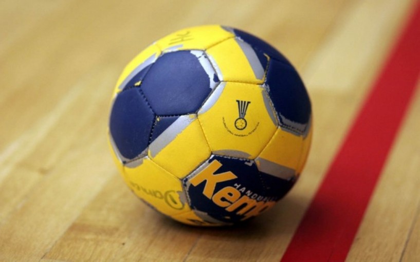 H Γυναικεία ομάδα χαντ μπολ παλαιμάχων  του Φιλίππου συγχαίρει τον Στέργιο Διαμάντη