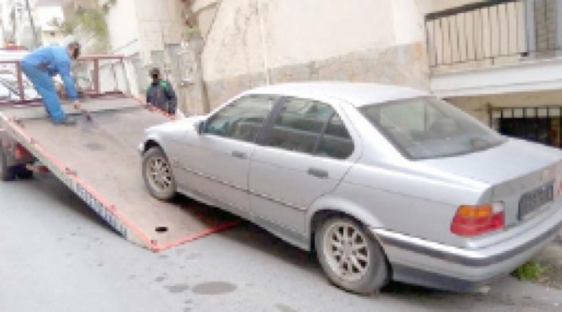Περισυλλογή εγκαταλειμμένων οχημάτων   από το Δήμο Βέροιας