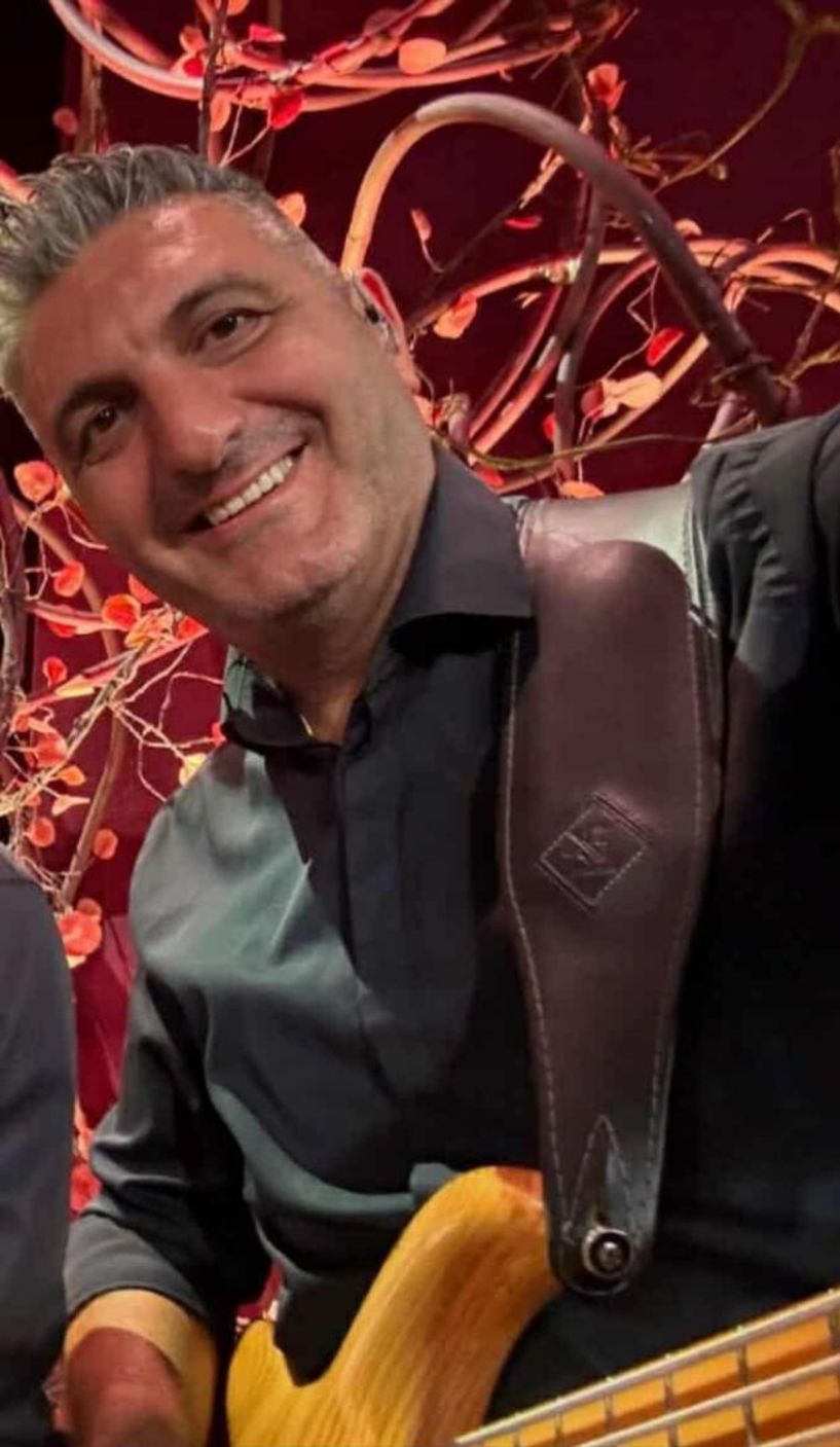 Ο βεροιώτης μπασίστας Κώστας Στιλπνόπουλος στο Τσαντίρι του Λαζόπουλου