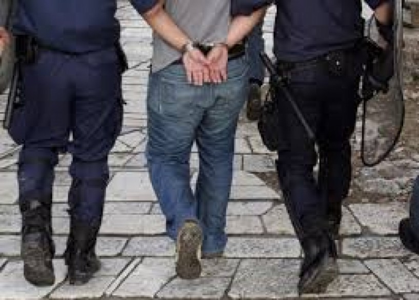 Από περιπολούντες αστυνομικούς της ομάδας ΔΙ.ΑΣ   Συνελήφθη ανήλικος ημεδαπός   για διάρρηξη αυτοκινήτου στη Βέροια