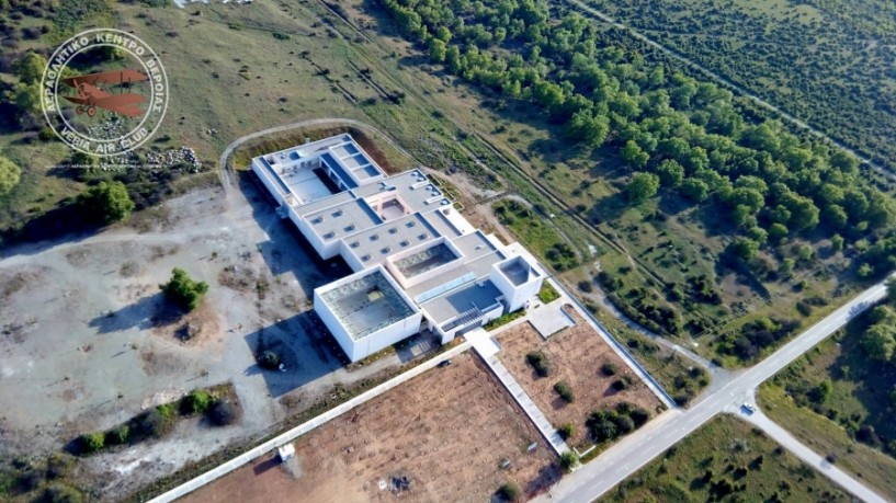 Όταν κοιτάς το νέο μουσείο των Αιγών από ψηλά...