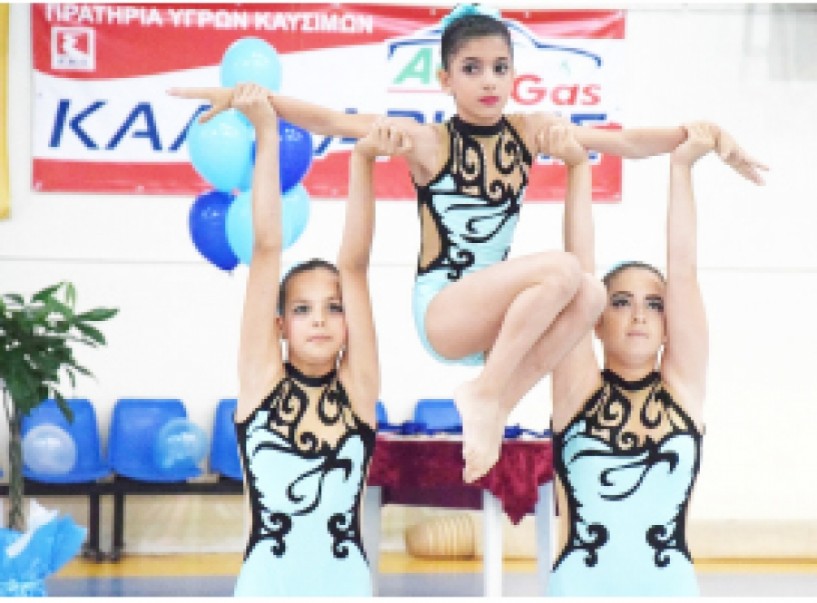 Αθλητικό υπερθέαμα από το Τμήμα Ακροβατικής του Φιλίππου