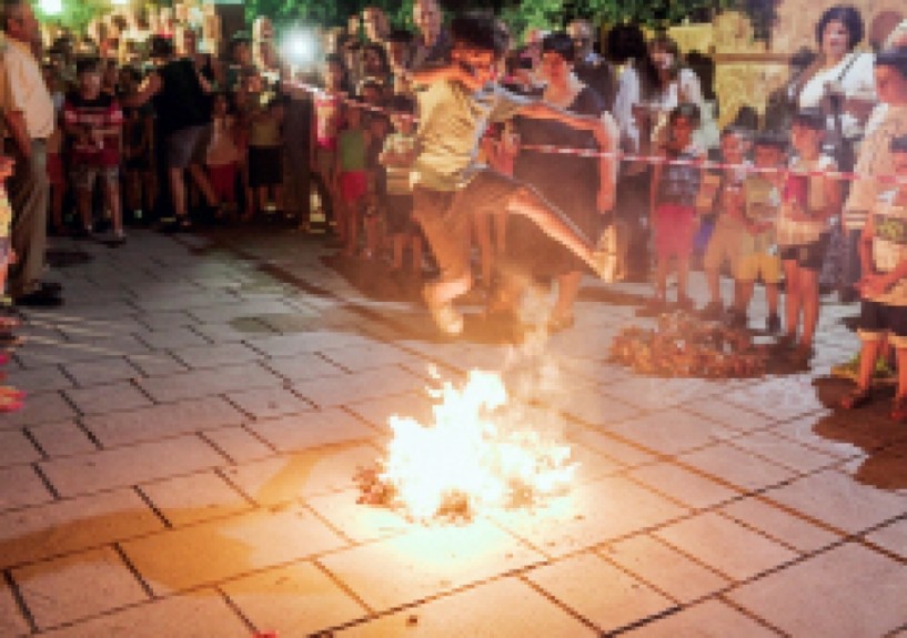 Oι φωτιές του Αη Γιαννιού θ΄ ανάψουν και φέτος στην Κυριώτισσα