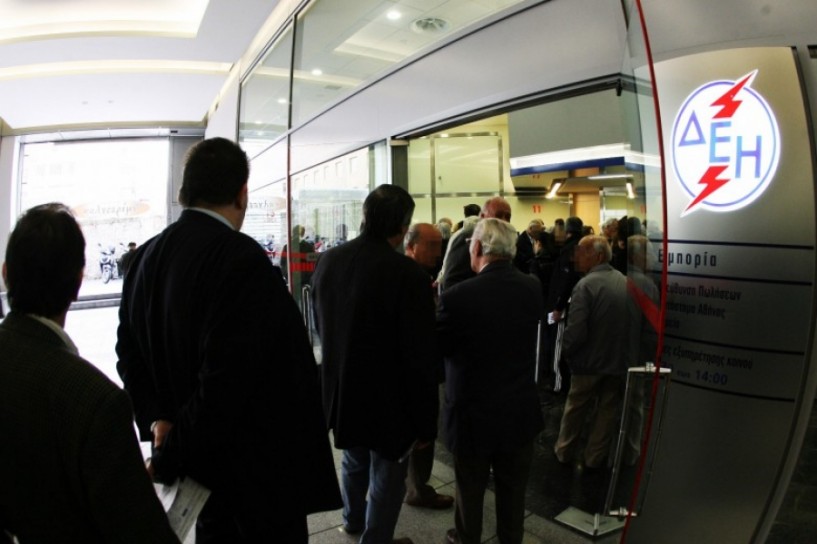 Εκπτώσεις από τη ΔΕΗ για τους καταναλωτές που θα προπληρώνουν το ρεύμα ενός έτους