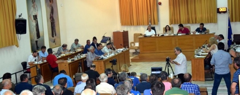 Παρουσία των απολυμένων συμβασιούχων υπαλλήλων καθαριότητας η συνεδρίαση δημοτικού συμβουλίου Αλεξάνδρειας