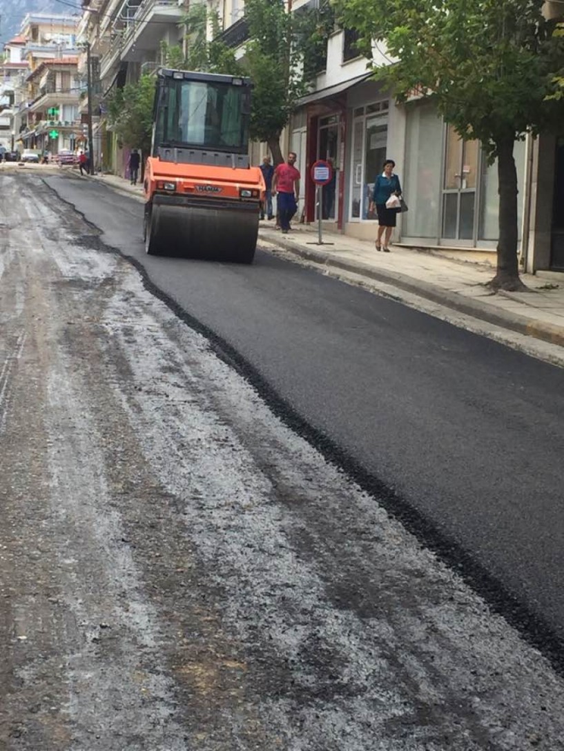 Πέφτει άσφαλτος στην οδό Ζαφειράκη!