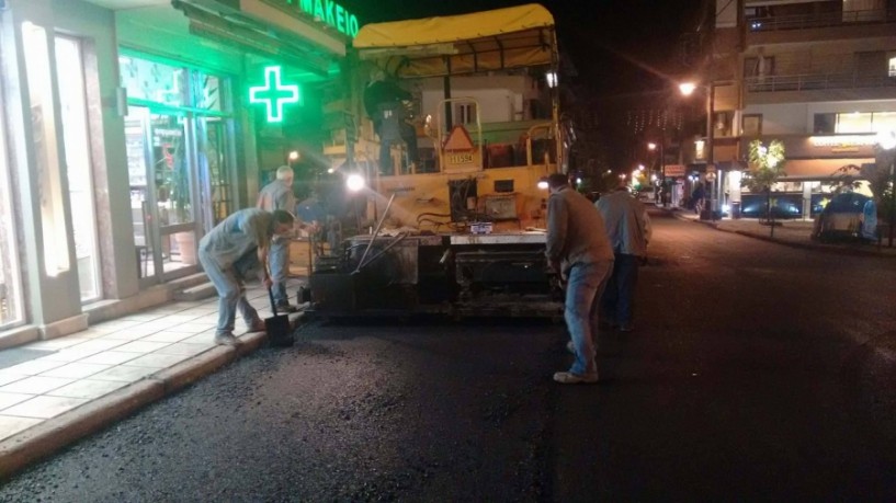 Ασφαλτοστρώσεις σε... νυχτερινή βάρδια στο κέντρο της Νάουσας!