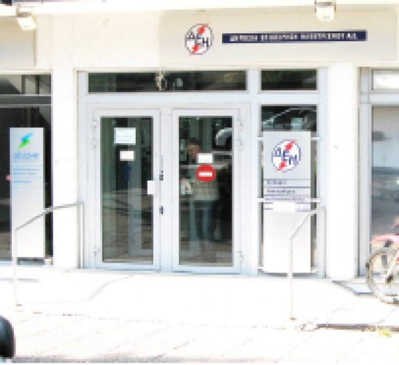 Καθημερινό φαινόμενο οι μεγάλες ουρές στη ΔΕΗ της Βέροιας