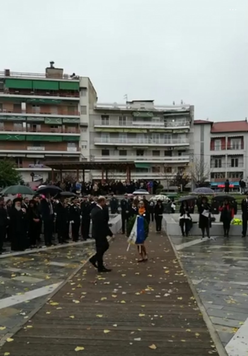 Λόγω καιρικών συνθηκών έγινε μόνο η στρατιωτική παρέλαση στη Βέροια