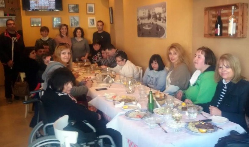 Τραπέζι χαράς για τα παιδιά του ΚΔΑΠ-ΜΕΑ δήμου Νάουσας